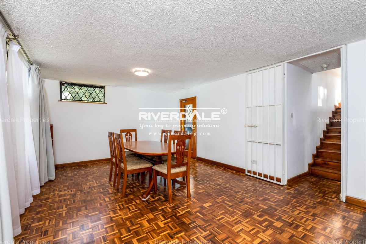 5 Bed House with En Suite in Runda - 3