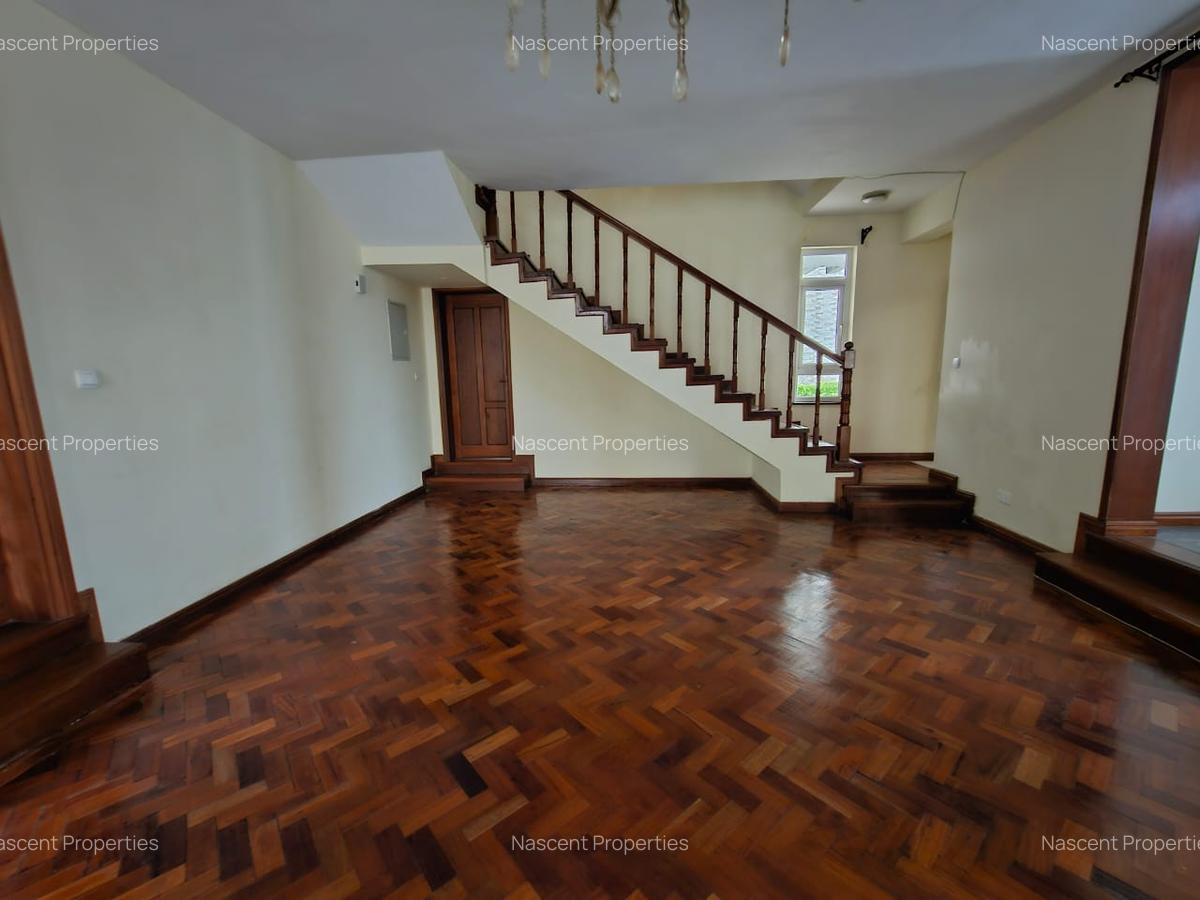 5 Bed House with En Suite in Lavington - 18