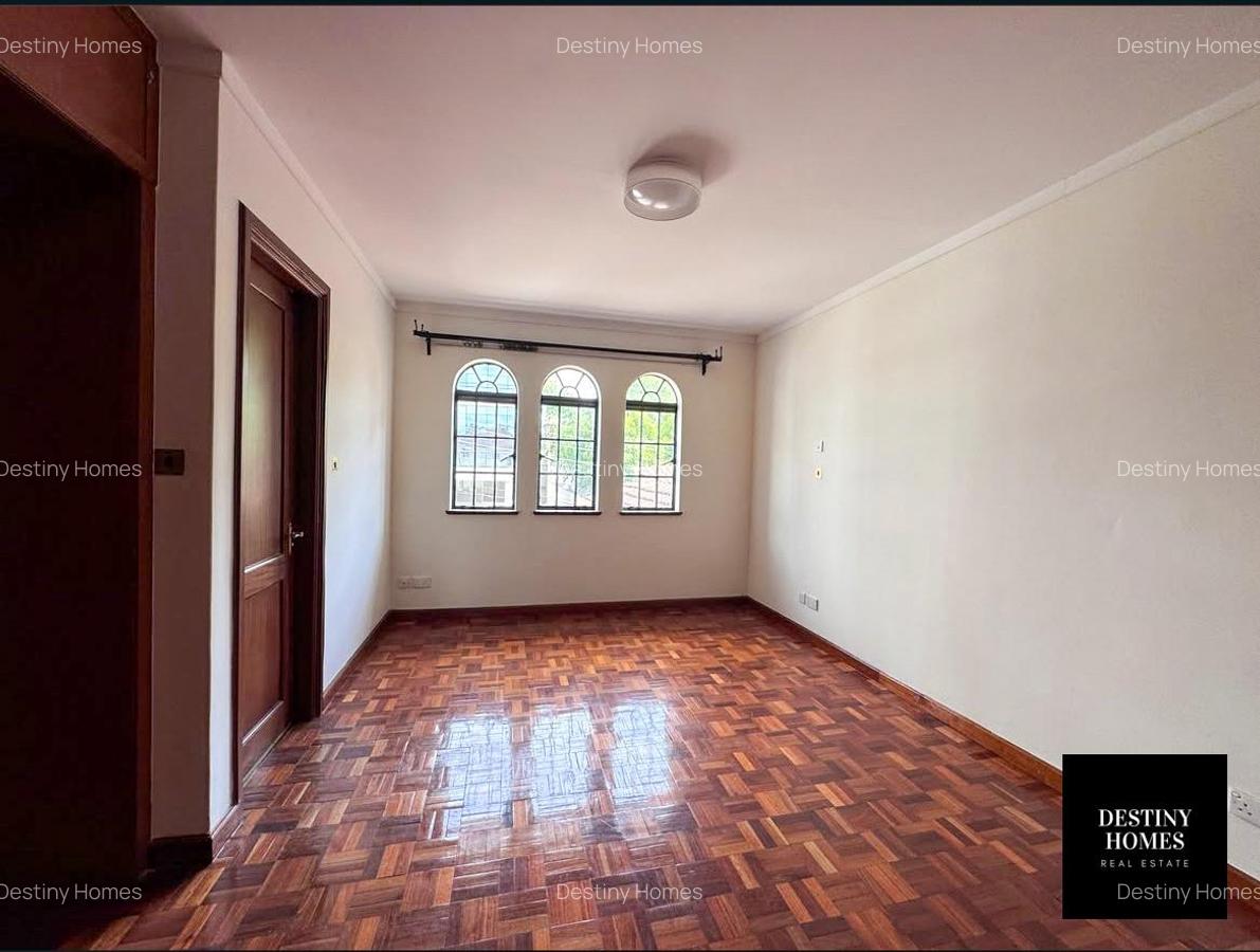 4 Bed Townhouse with En Suite in Lavington - 7