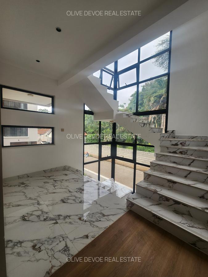 5 Bed Townhouse with En Suite in Lavington - 10