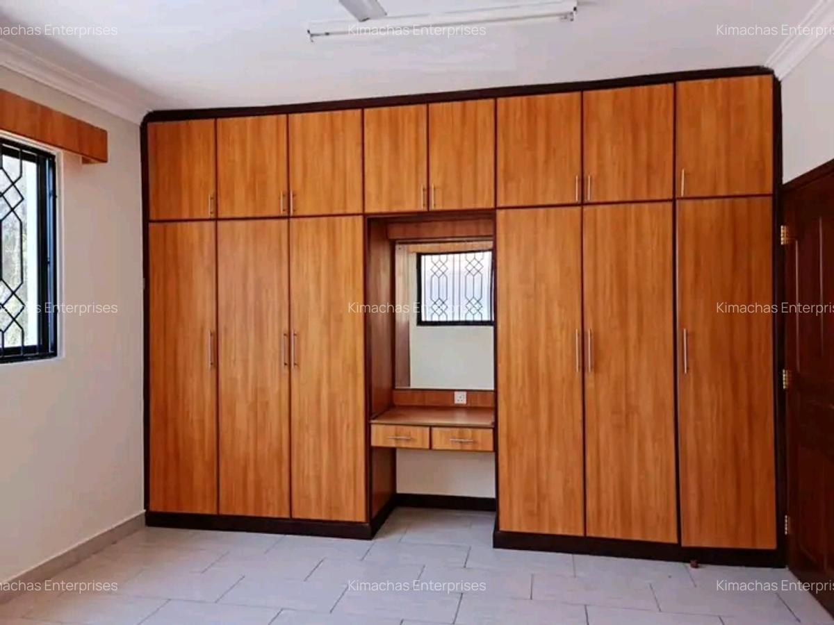 3 Bed Apartment with En Suite at Moyne Drive - 12