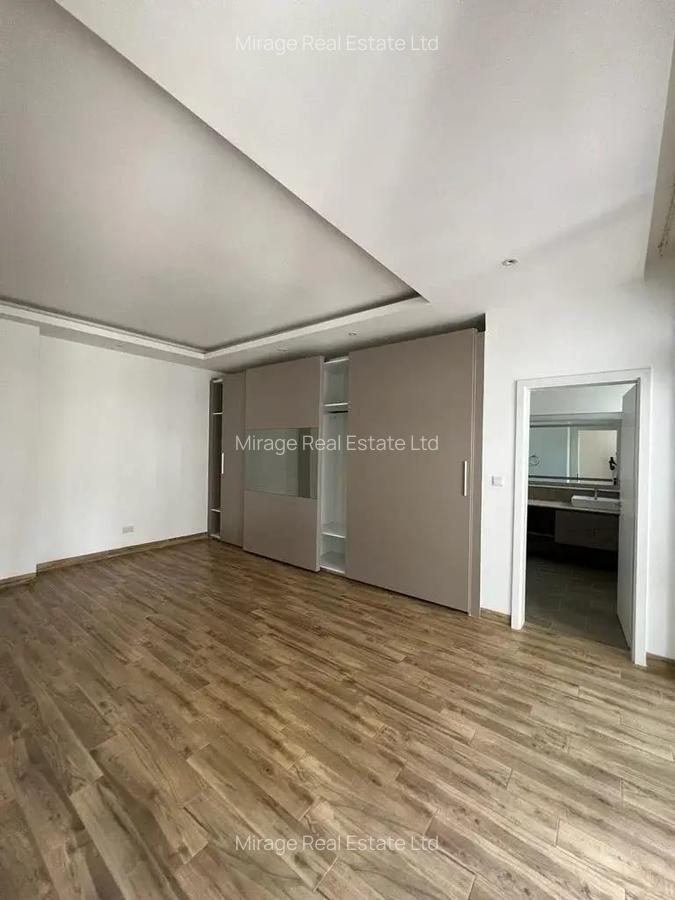 4 Bed Apartment with En Suite in Riverside - 2