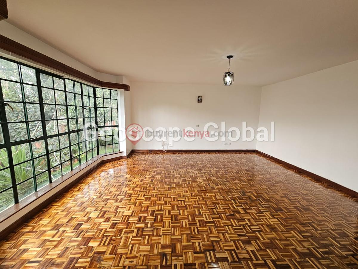 5 Bed House with En Suite in Spring Valley - 5