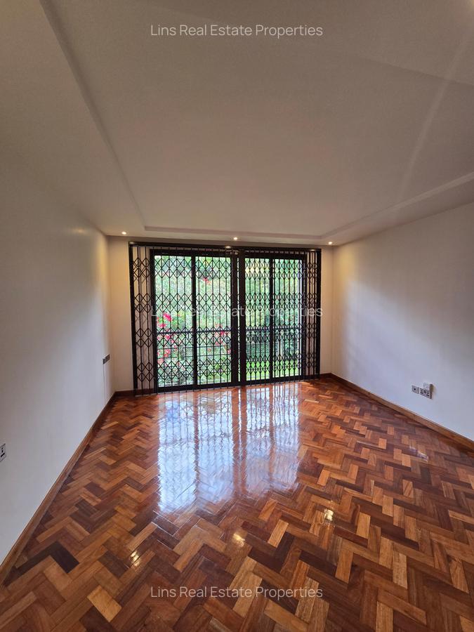 5 Bed Townhouse with En Suite in Lavington - 12