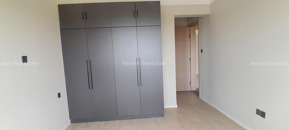 2 Bed Apartment with En Suite at Lavington - 6