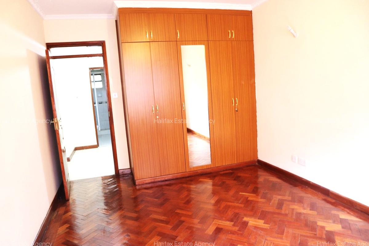 3 Bed Apartment with En Suite in Parklands - 8