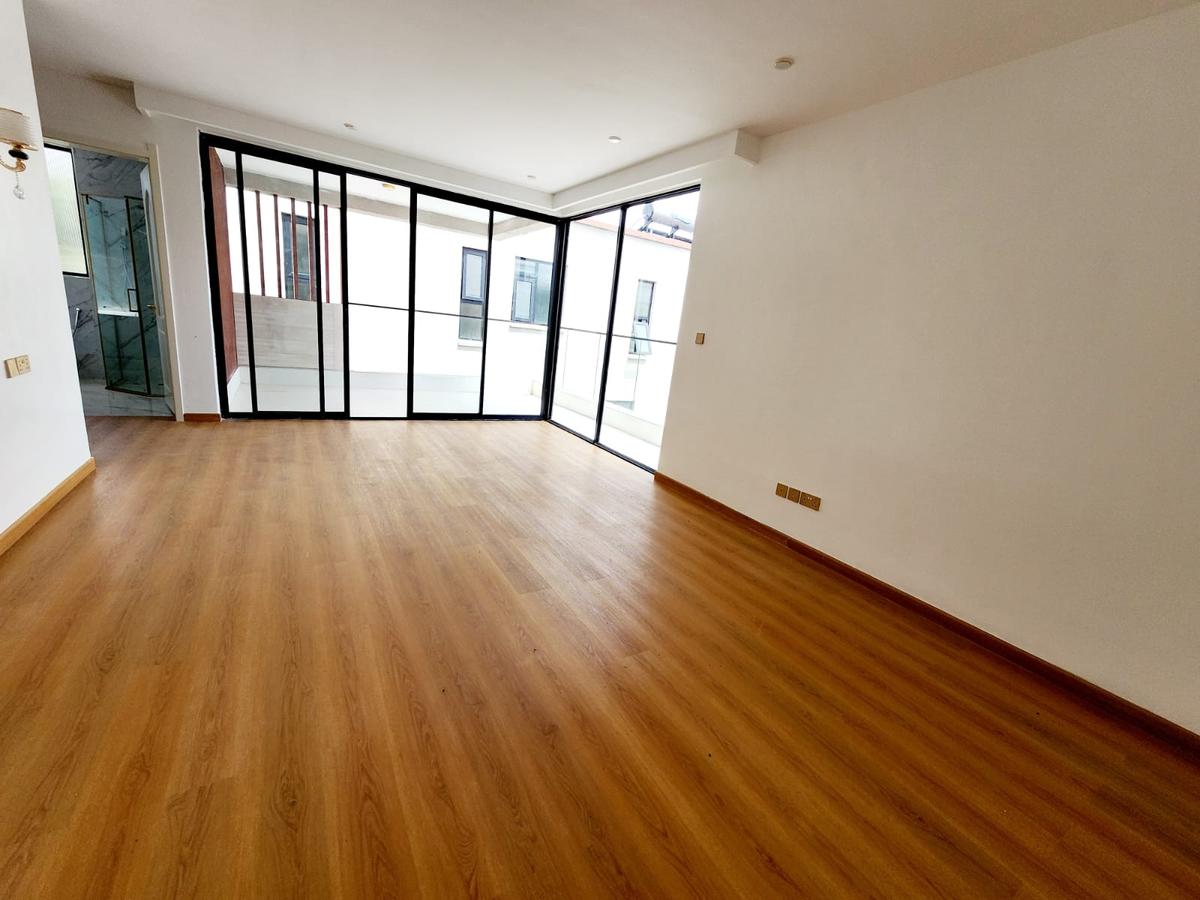 5 Bed House with En Suite at Lavington - 4
