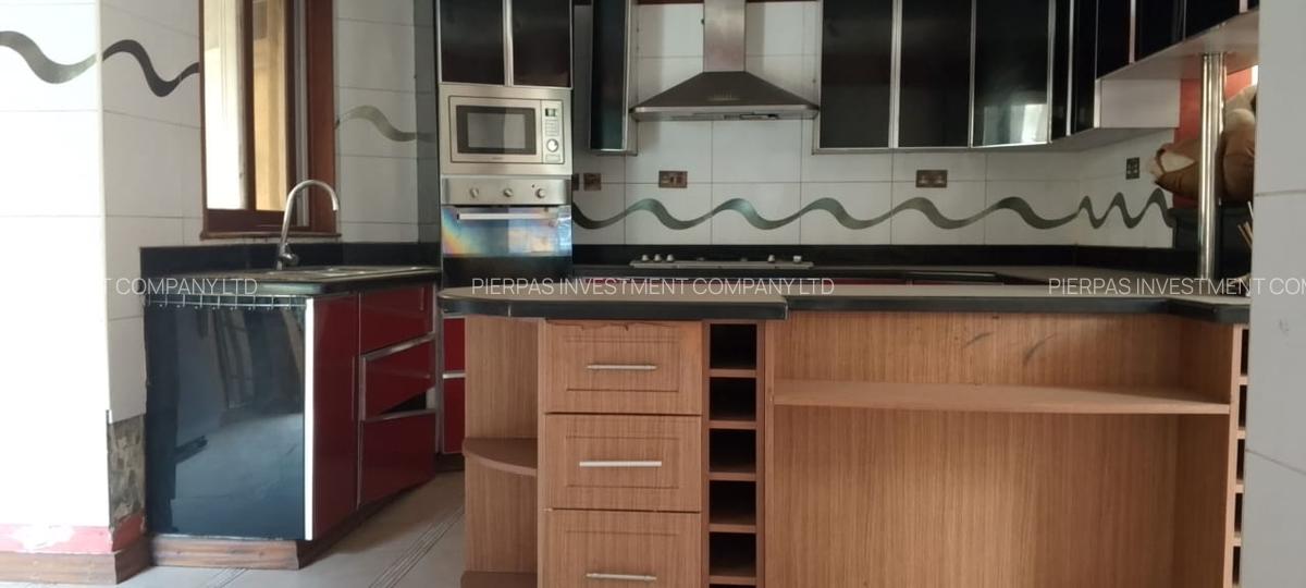 5 Bed Townhouse with En Suite in Spring Valley - 15