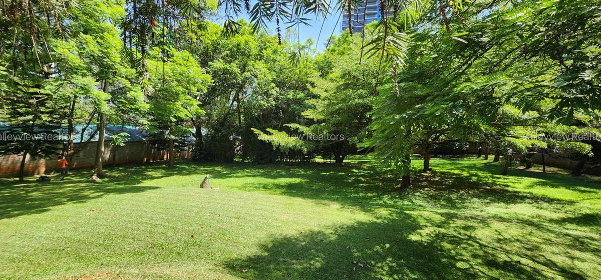 4 Bed House with En Suite at Lavington - 4