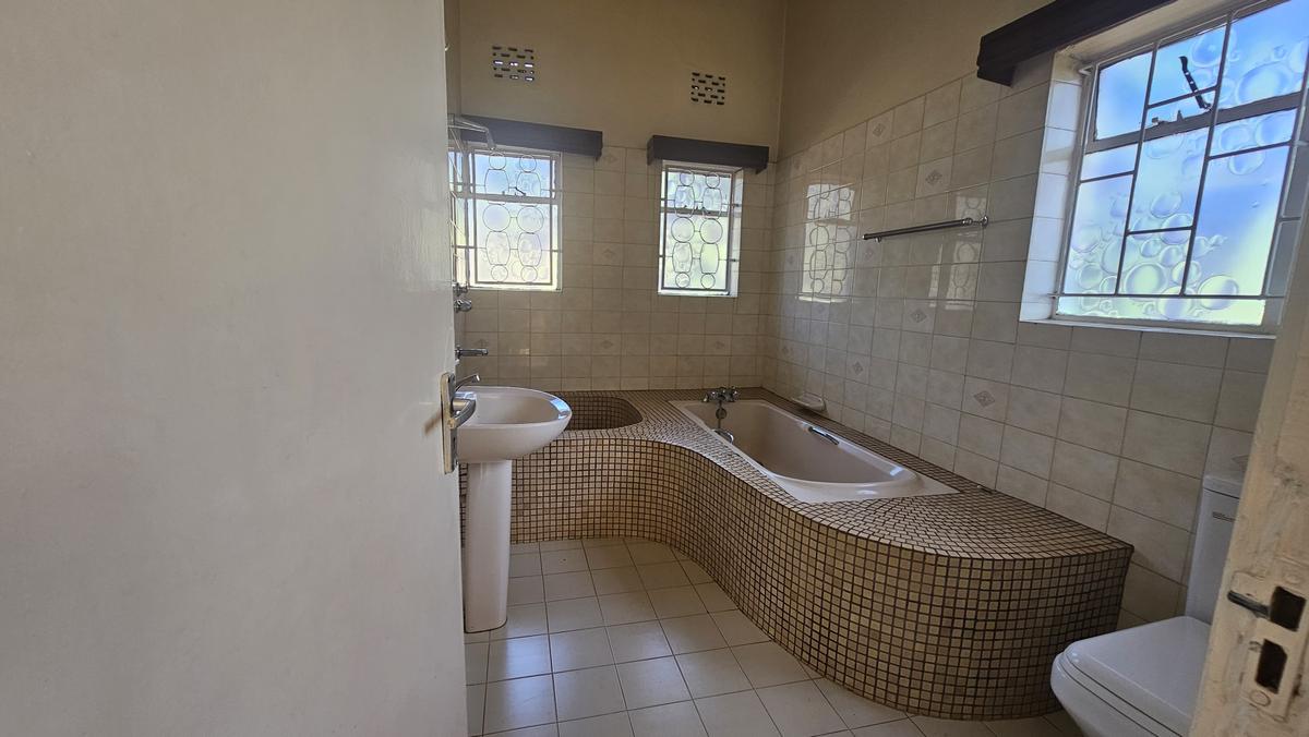 6 Bed House with En Suite at James Gichuru - 14