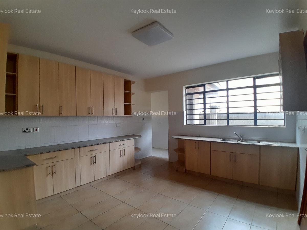 5 Bed Townhouse with En Suite at Lavington - 15