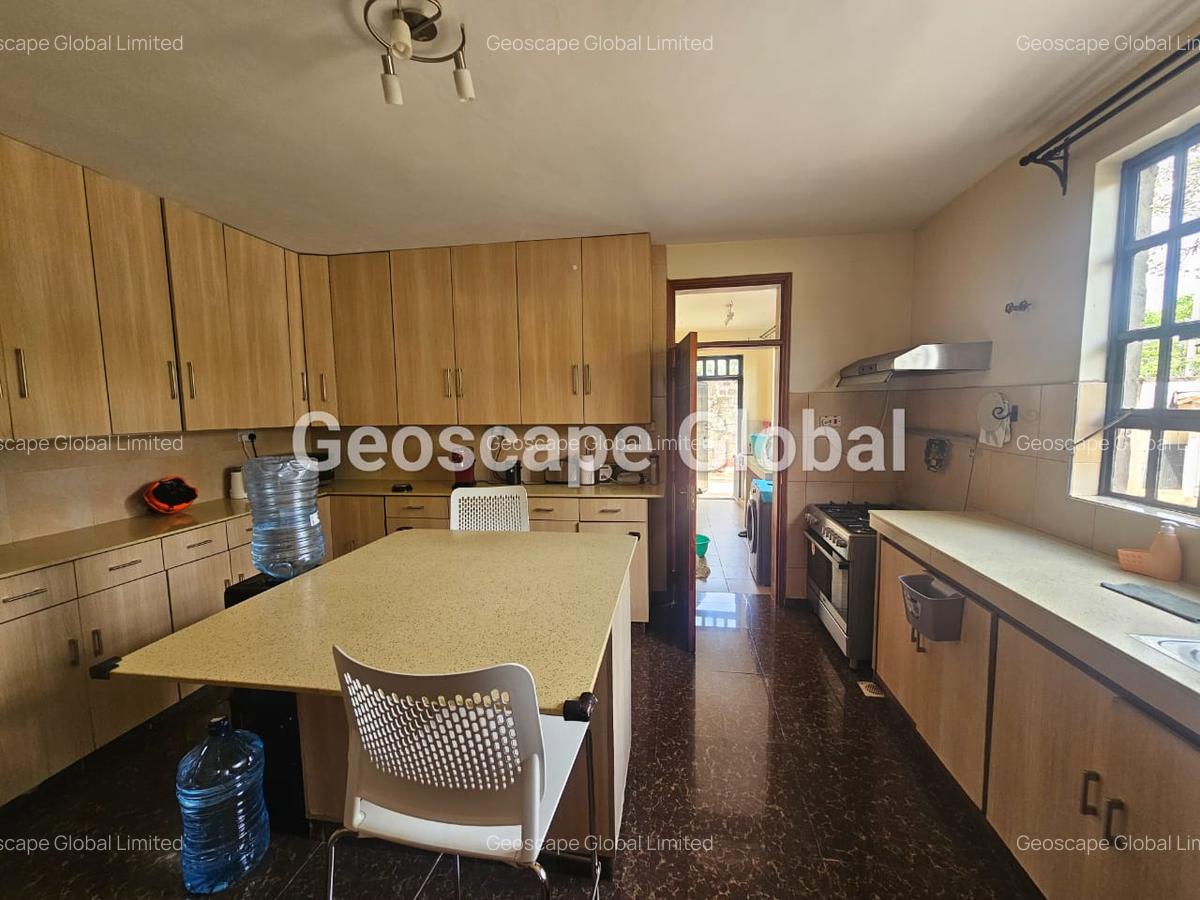 4 Bed House with En Suite in Runda - 12