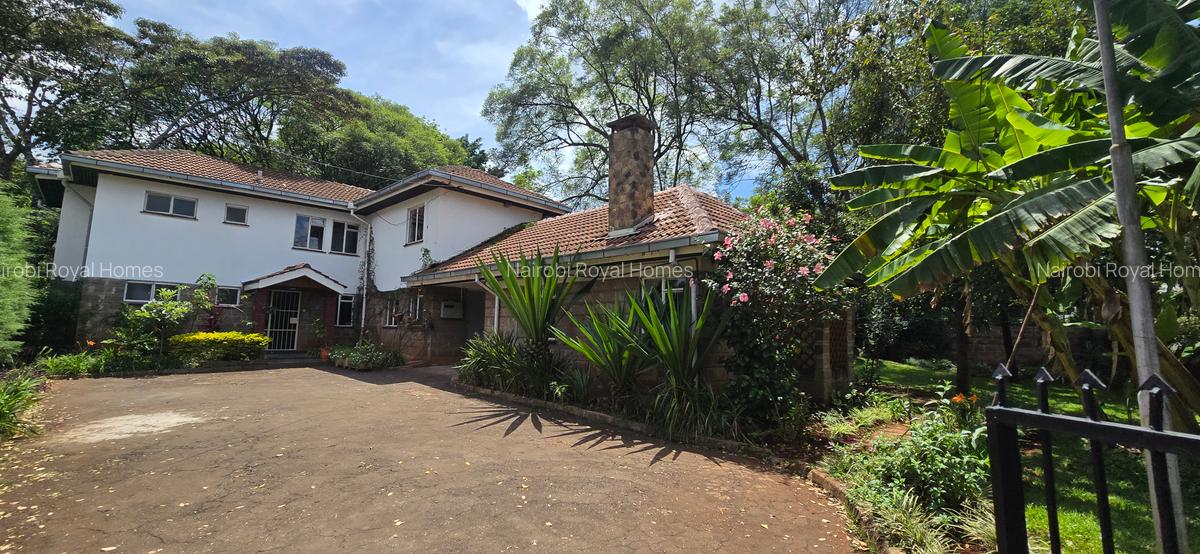 5 Bed Townhouse with En Suite at Lavington Green - 1