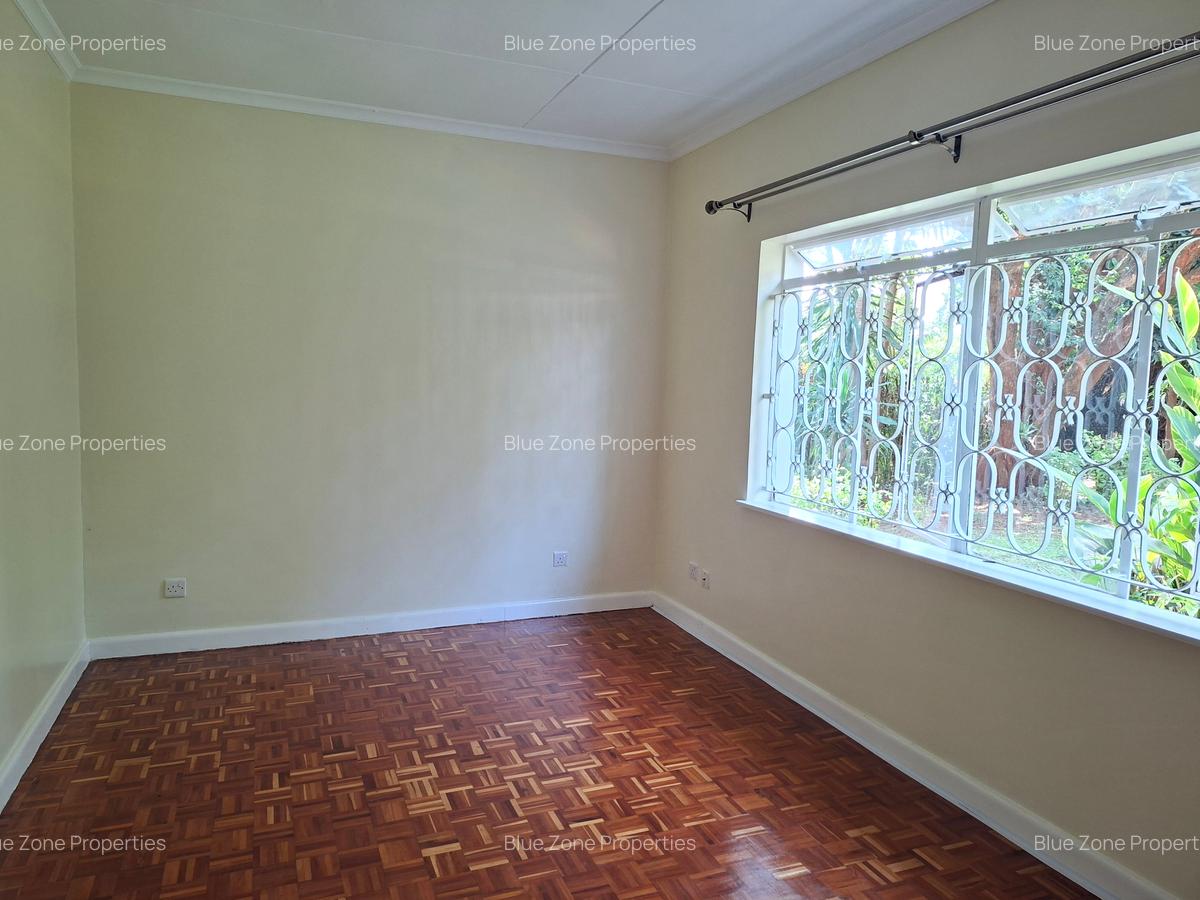 4 Bed House with En Suite at Rosslyn - 17
