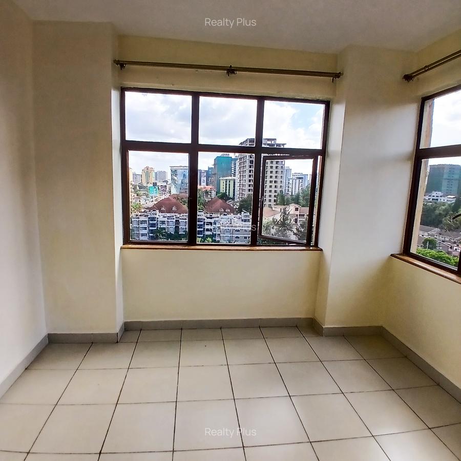 3 Bed Apartment with En Suite at Dennis Pritt Road - 6