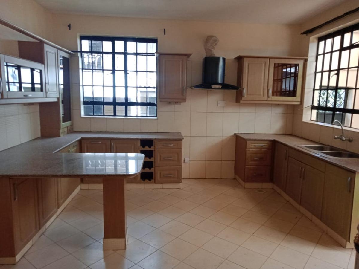 4 Bed Townhouse with En Suite in Lavington - 16