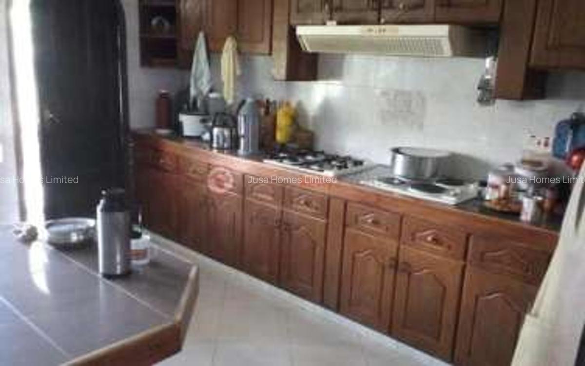 5 Bed House in Riverside - 5