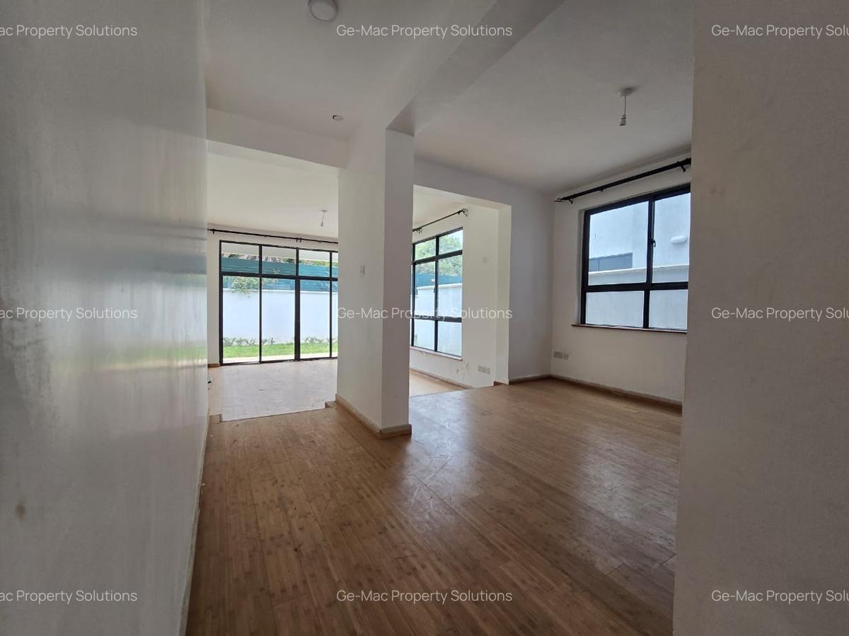 5 Bed Townhouse with En Suite in Lavington - 4