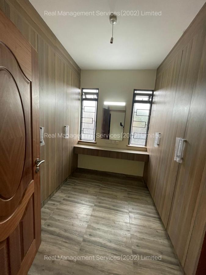 4 Bed Townhouse with En Suite at Othaya Road - 7