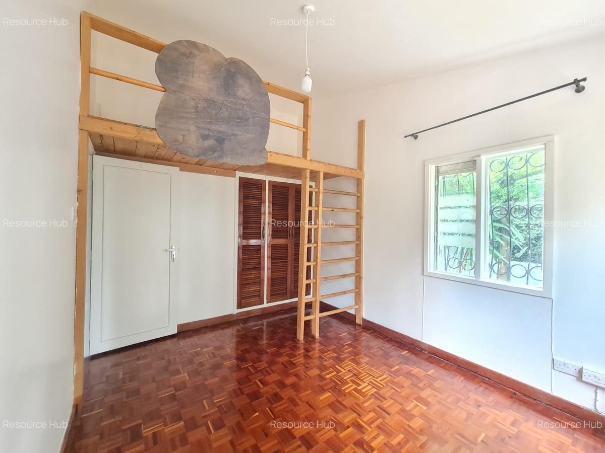 4 Bed House with En Suite at Hillview - 1