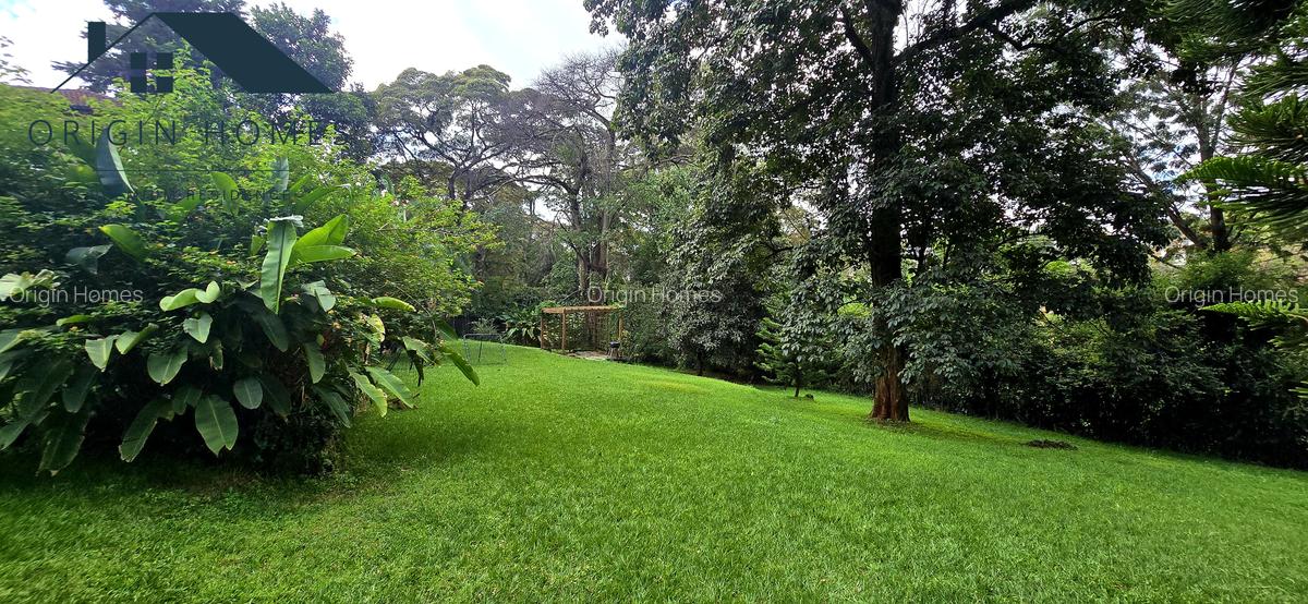 6 Bed House with En Suite at Lavington - 8