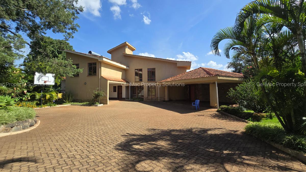 5 Bed House with En Suite in Runda - 1