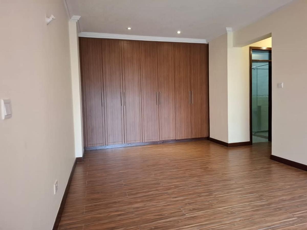 3 Bed Apartment with En Suite at Brookside Drive - 5