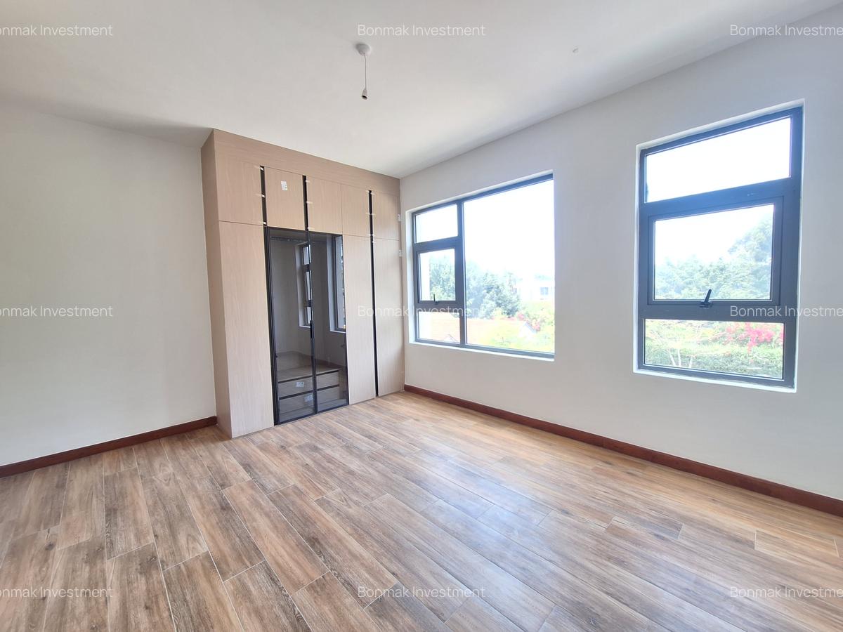 5 Bed Townhouse with En Suite at Lavington - 10