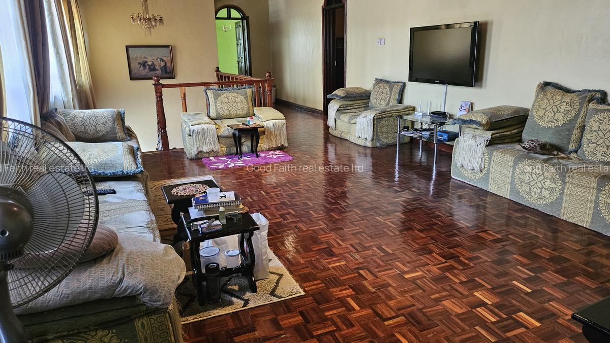 5 Bed House with En Suite in Runda - 13