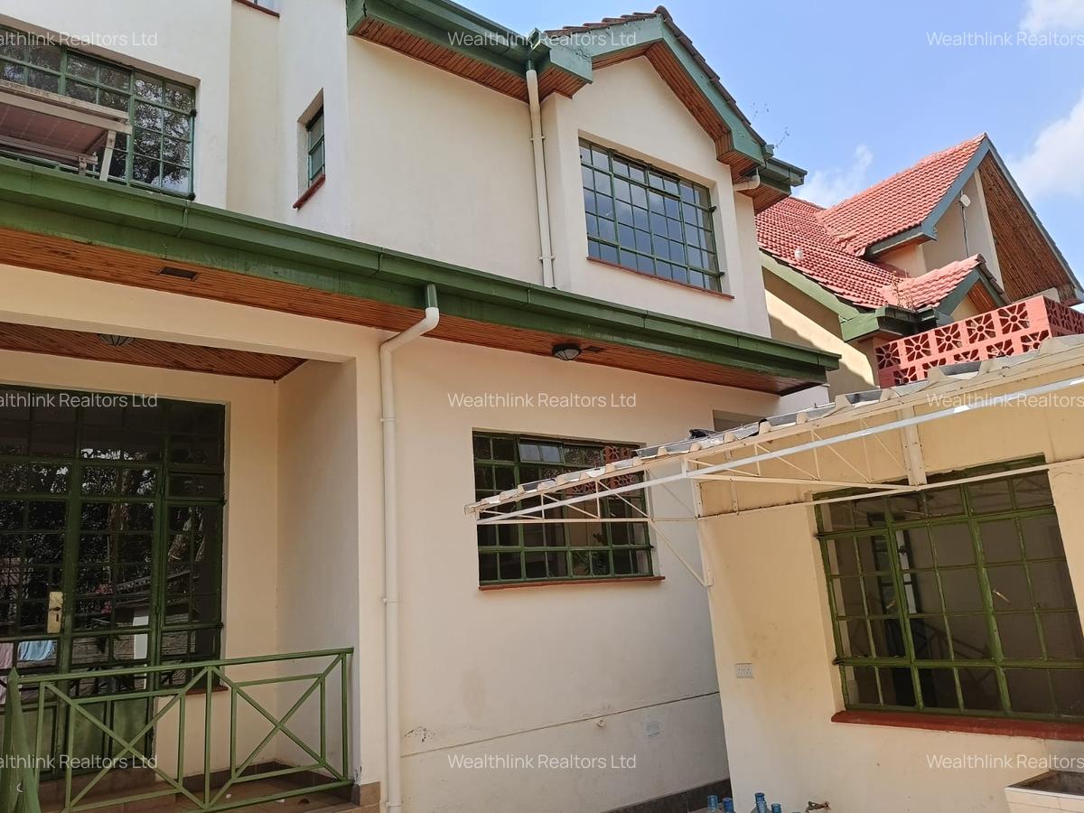 4 Bed Townhouse with En Suite at Lavington - 4