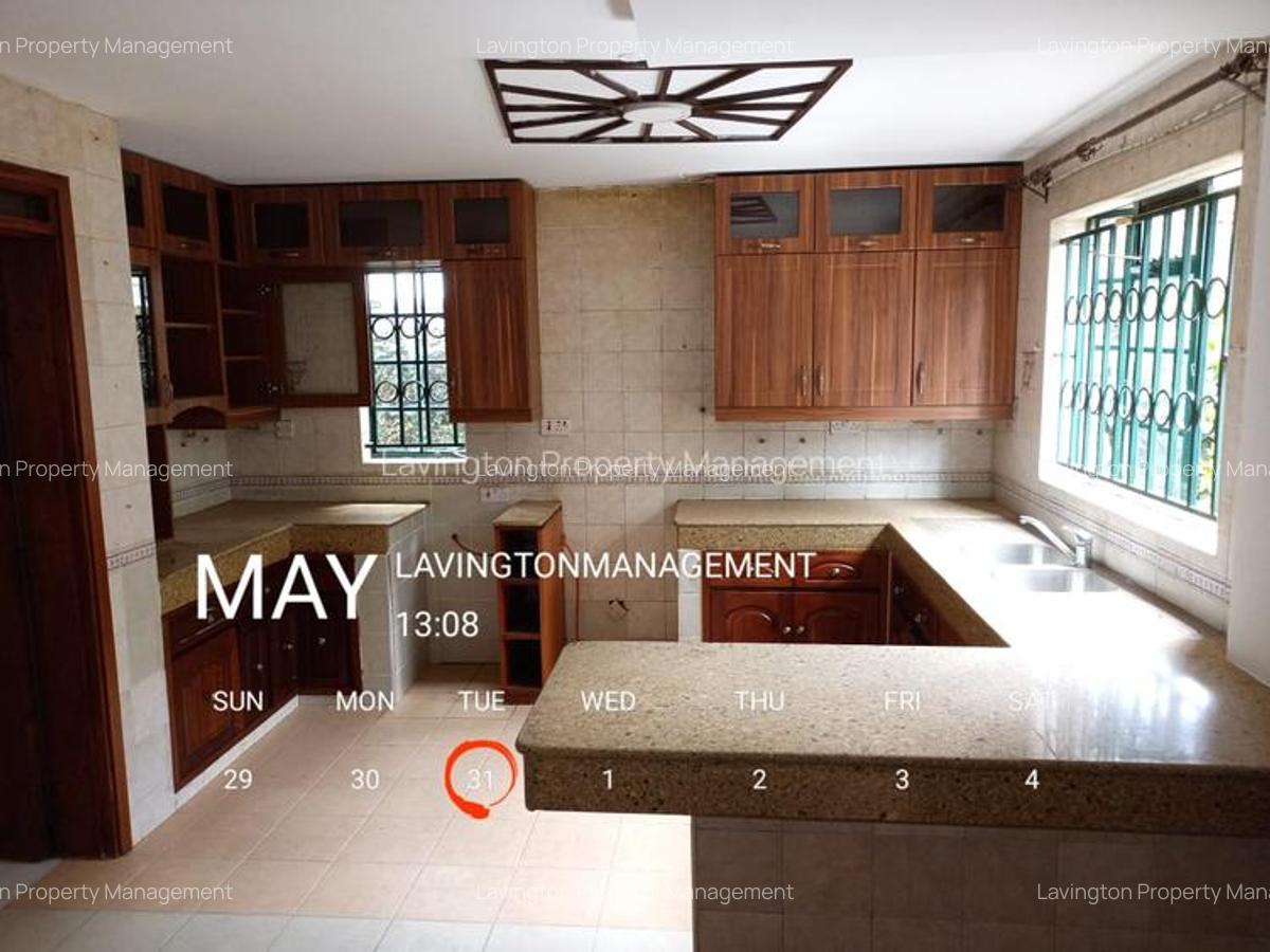 4 Bed Townhouse with En Suite at Lavington Green - 11