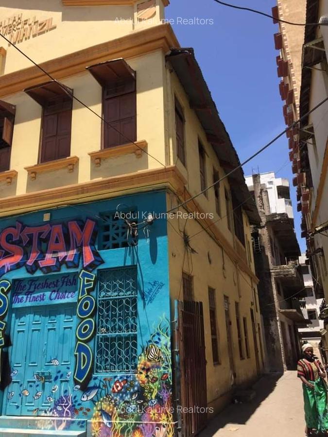 10 Bed House with Staff Quarters at Central Police - 5