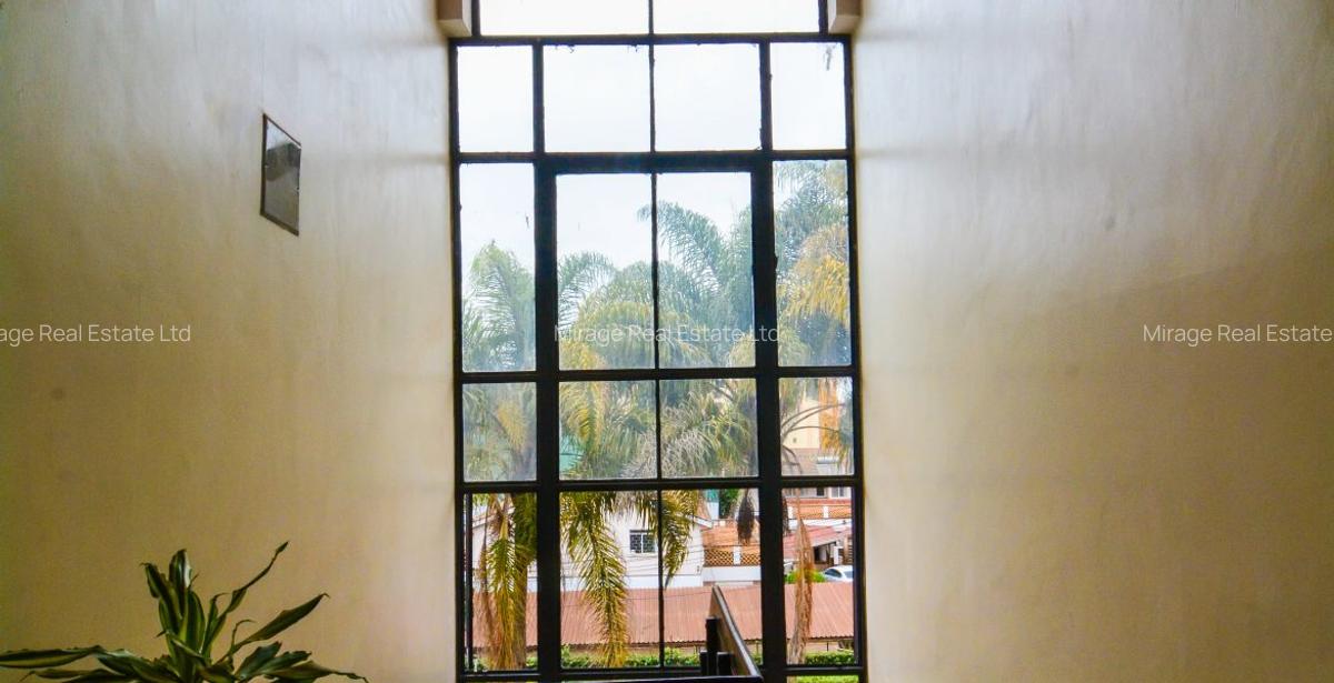 2 Bed Apartment with En Suite in Lavington - 7