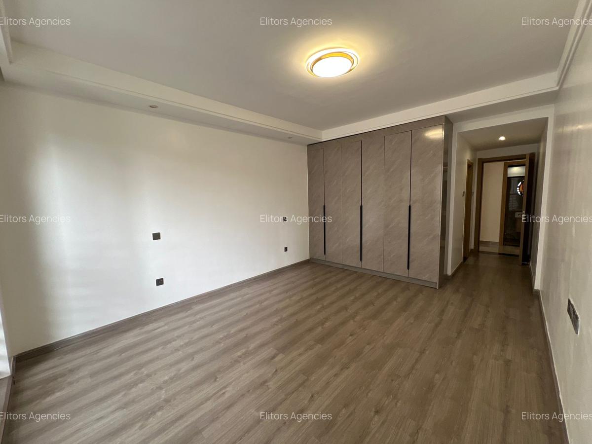 3 Bed Apartment with En Suite at Riverside Dr - 14
