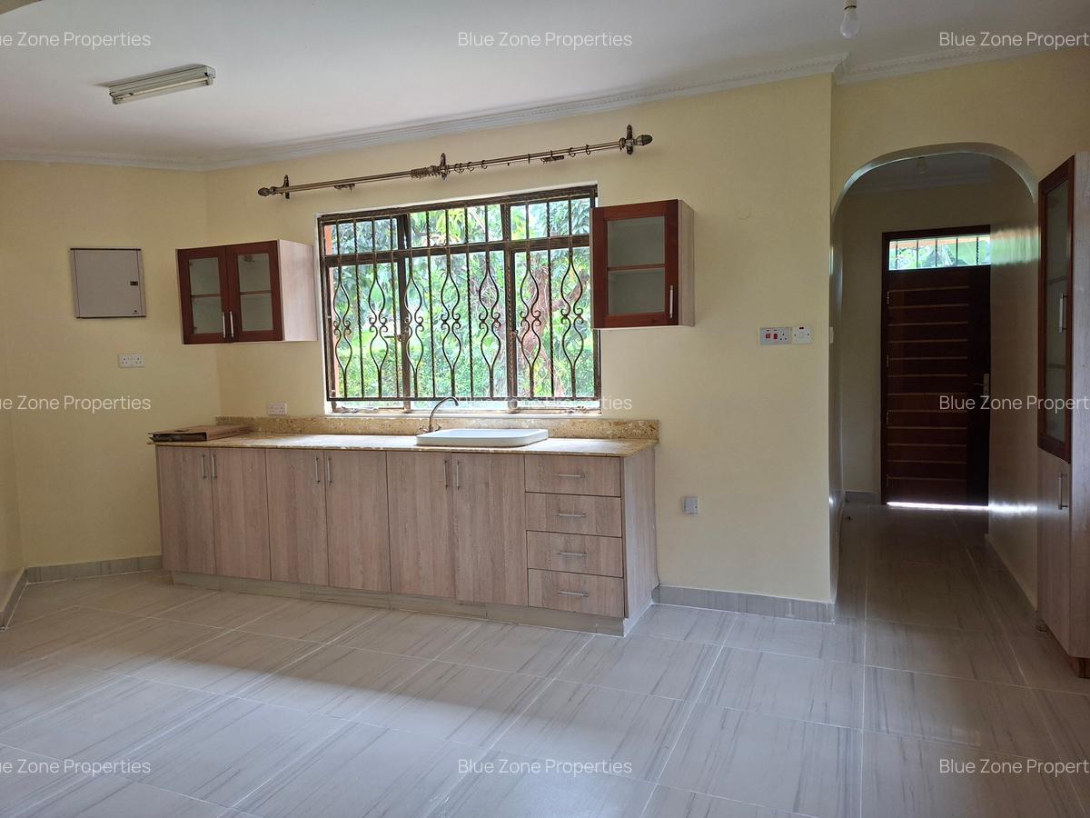 2 Bed House with En Suite at Off Mimosa Rd - 11