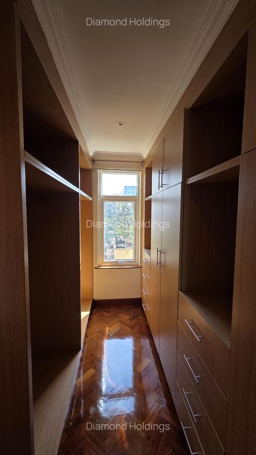 4 Bed Apartment with En Suite at Parklands - 8