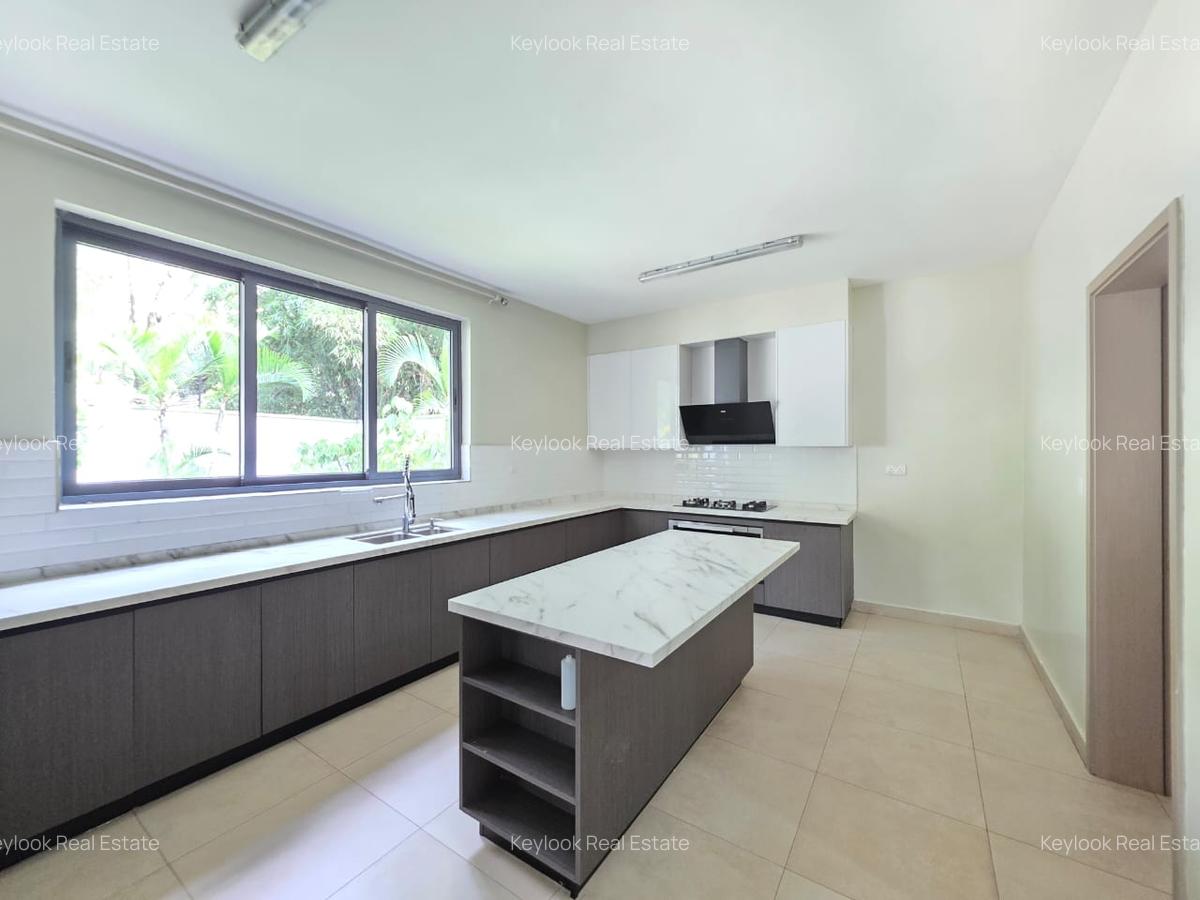 5 Bed Townhouse with En Suite at Off James Gichuru - 14