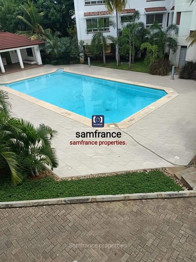 Serviced 4 Bed Apartment with En Suite at Links Road - 3