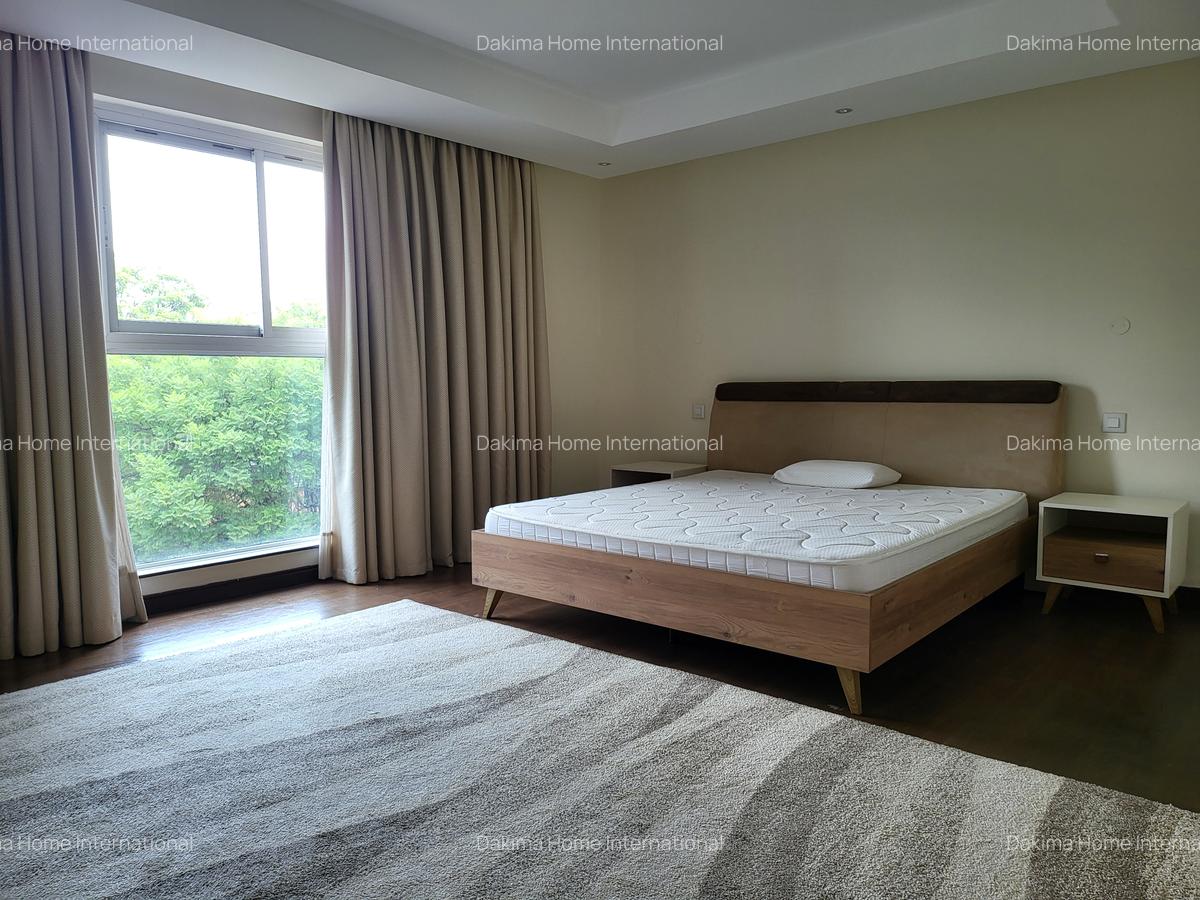 Furnished 3 Bed Apartment with En Suite in Riverside - 13