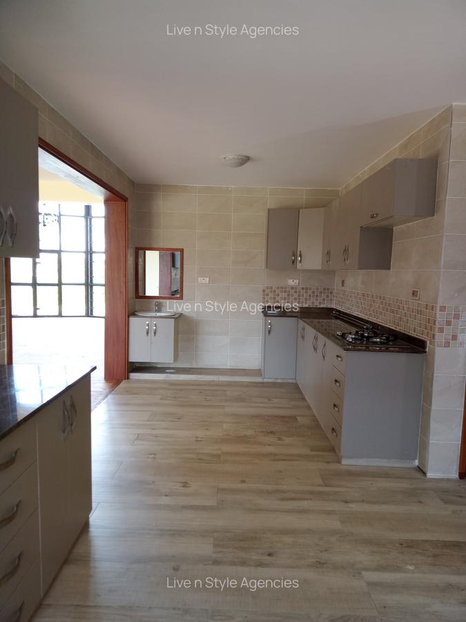 5 Bed House with En Suite in Runda - 9