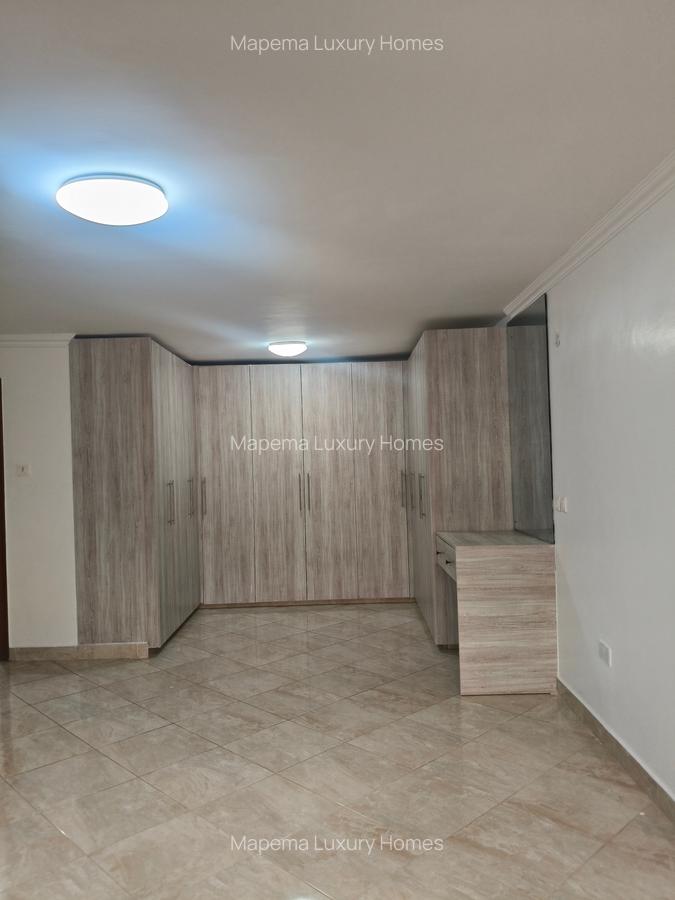 7 Bed House with En Suite at Hillcrest - 12