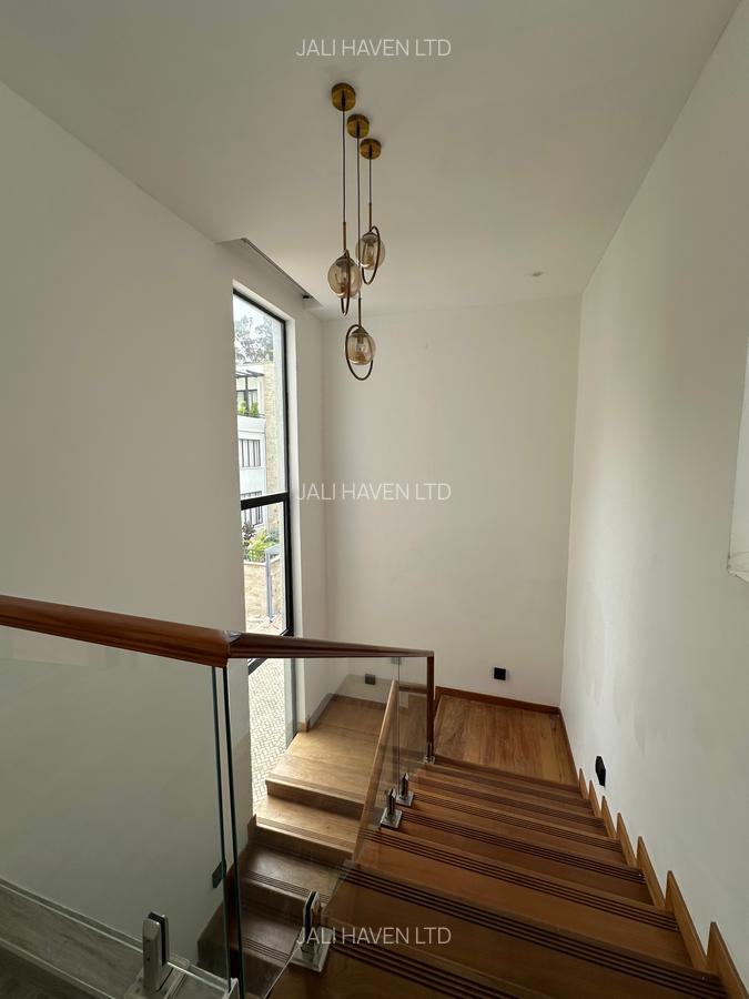 5 Bed Villa with En Suite in Lavington - 20