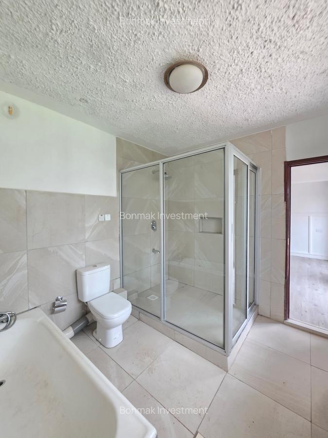 4 Bed House with En Suite at Lavington Green - 16