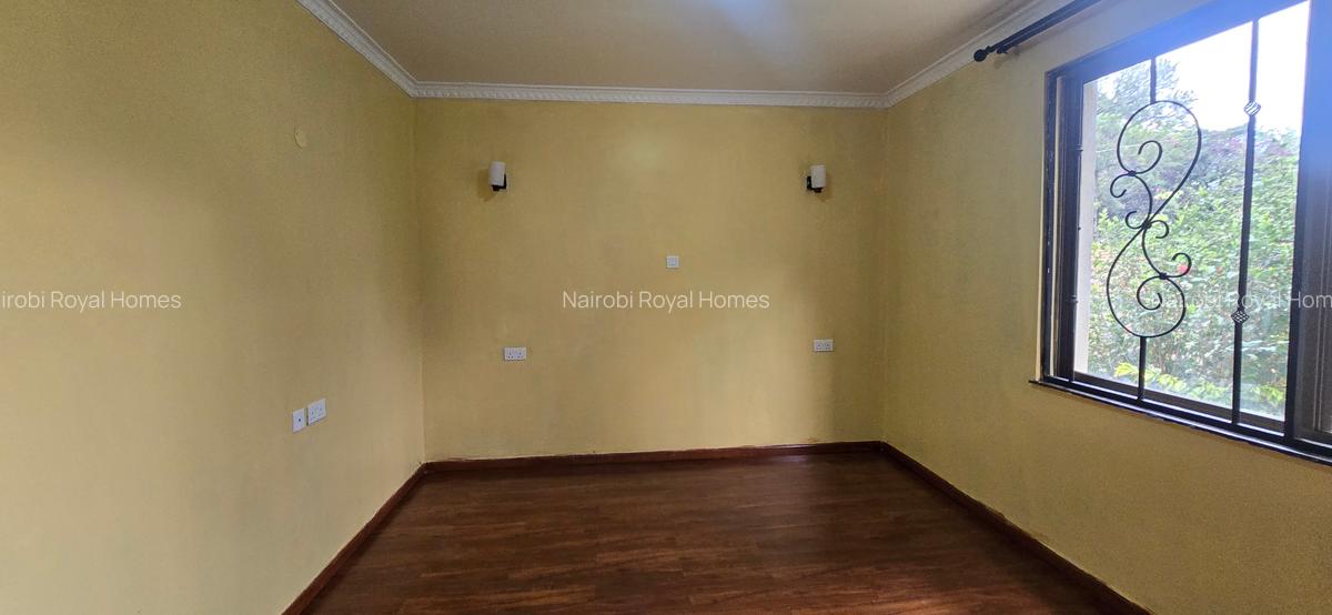 5 Bed Townhouse with En Suite at Lavington Green - 16