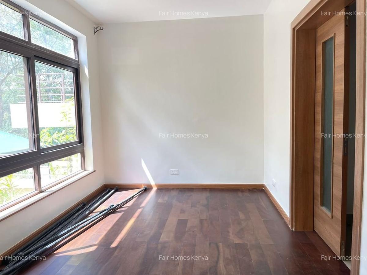 5 Bed Townhouse with En Suite at Lavington Green - 5
