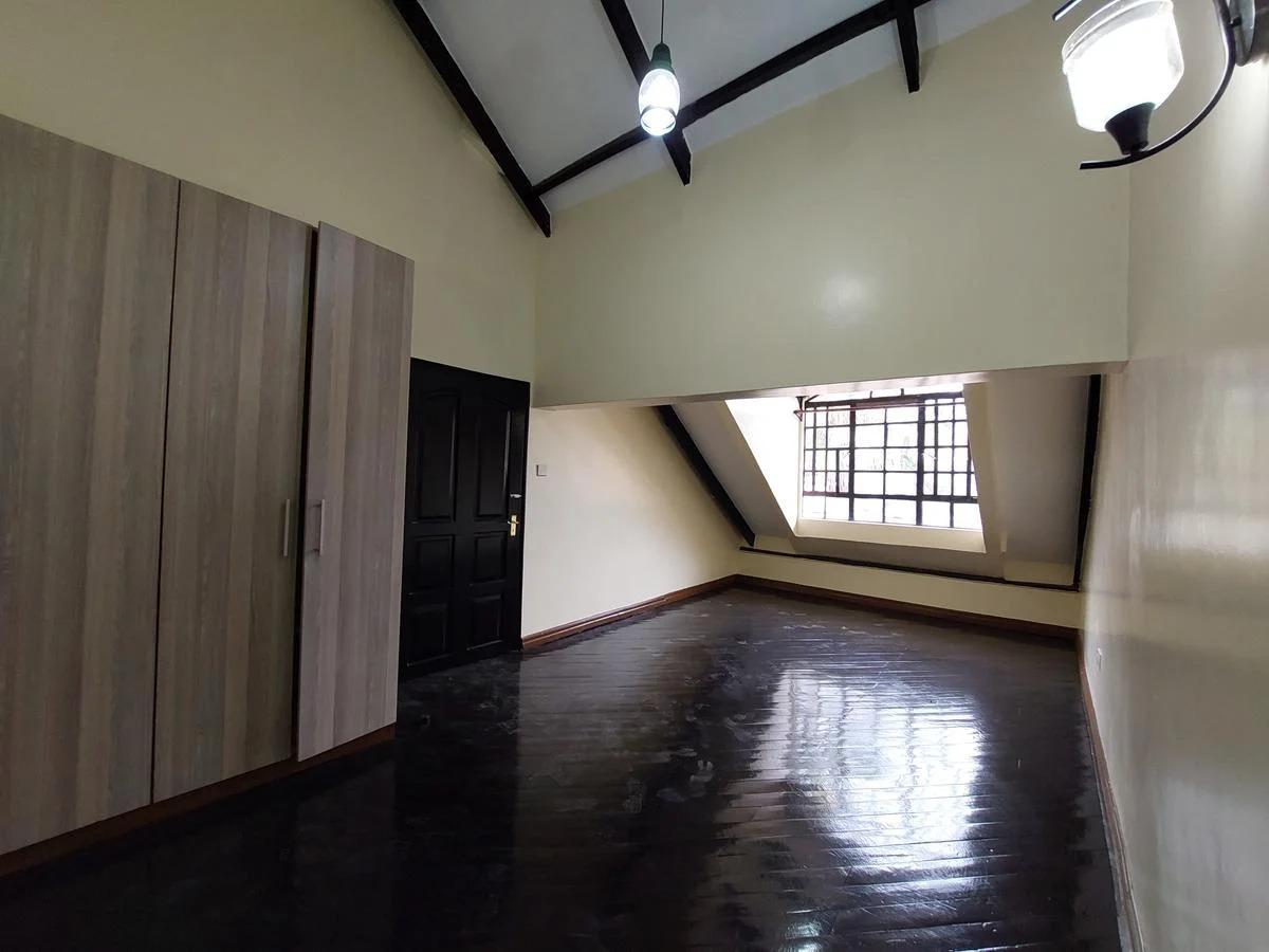 5 Bed House with En Suite in Lavington - 9