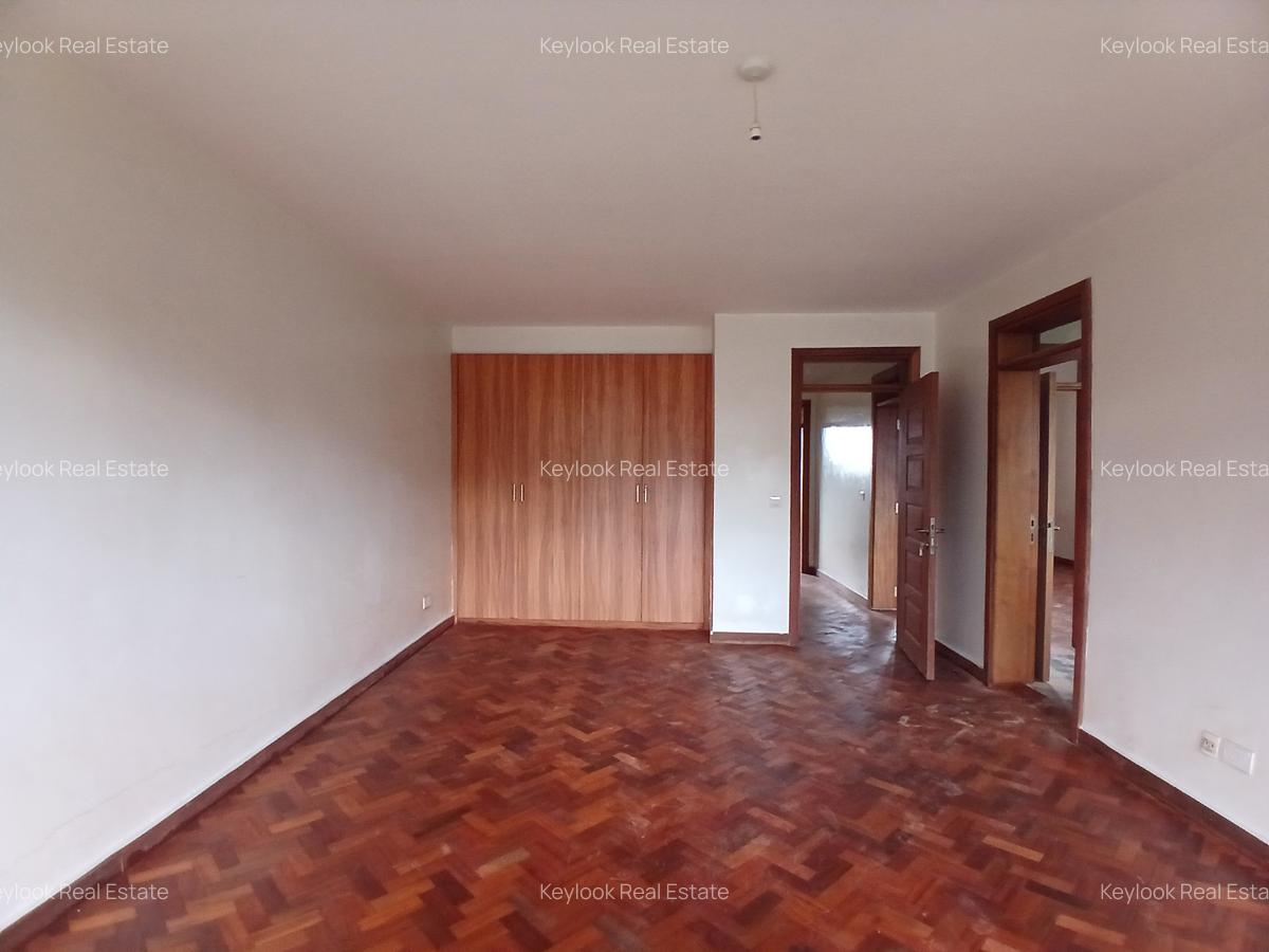 5 Bed Townhouse with En Suite at Lavington - 17