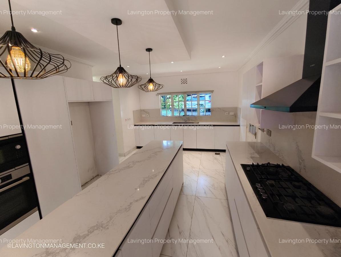 4 Bed House with En Suite at Lavington Green - 3