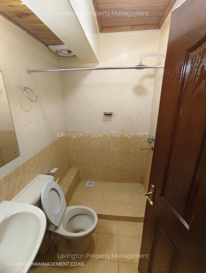 5 Bed Townhouse with En Suite at Lavington Green - 18