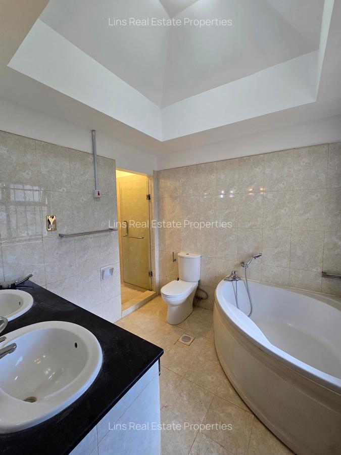 5 Bed Townhouse with En Suite in Runda - 10